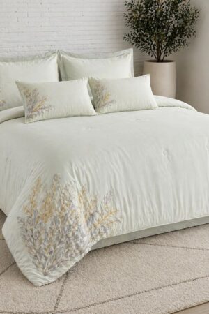 PREMIUM EMBROIDERY  COMFORTER SETS 🌸
