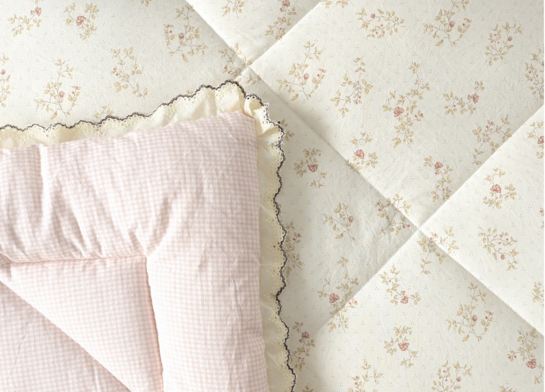 PINTEREST BEDDING | KING SIZE | CHICKEN LACE | 4 PIECE SET | WHITE & PINK - Image 2